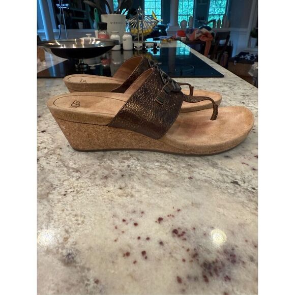 Ugg Bronze Leather Cork Wedge Sandals sz 8 EUC - Picture 4 of 7